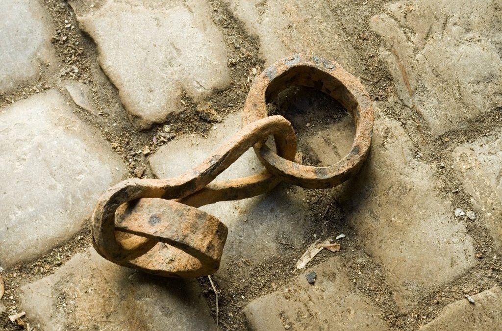 Should France pay descendants of slaves reparations?