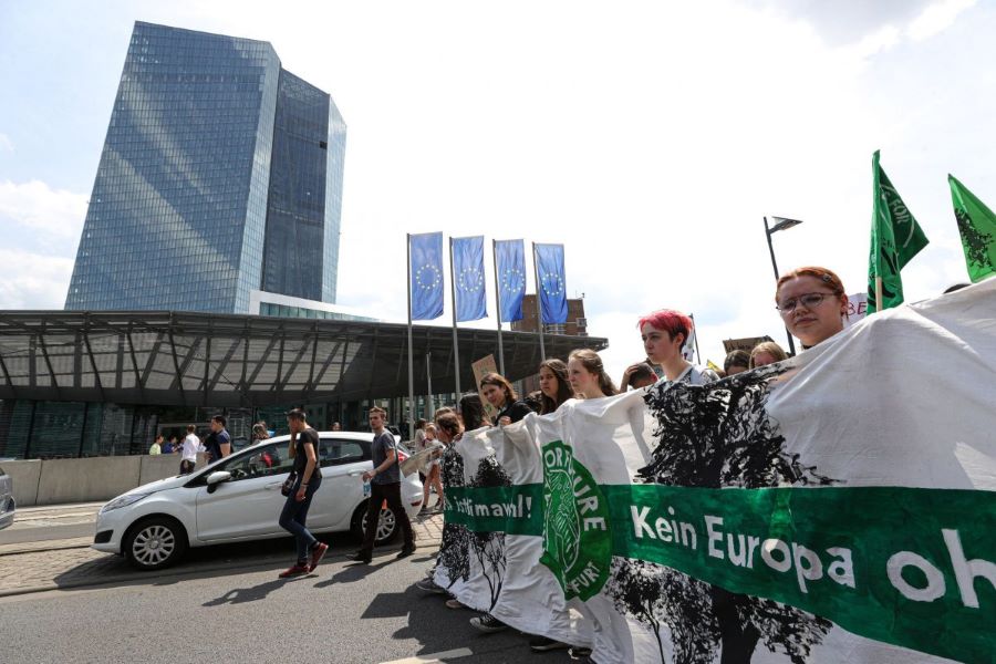 Should central banks do more for climate change?