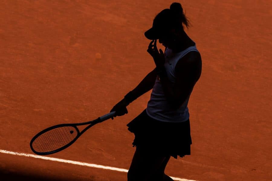 Media glare can enrich tennis pros yet imperil mental health